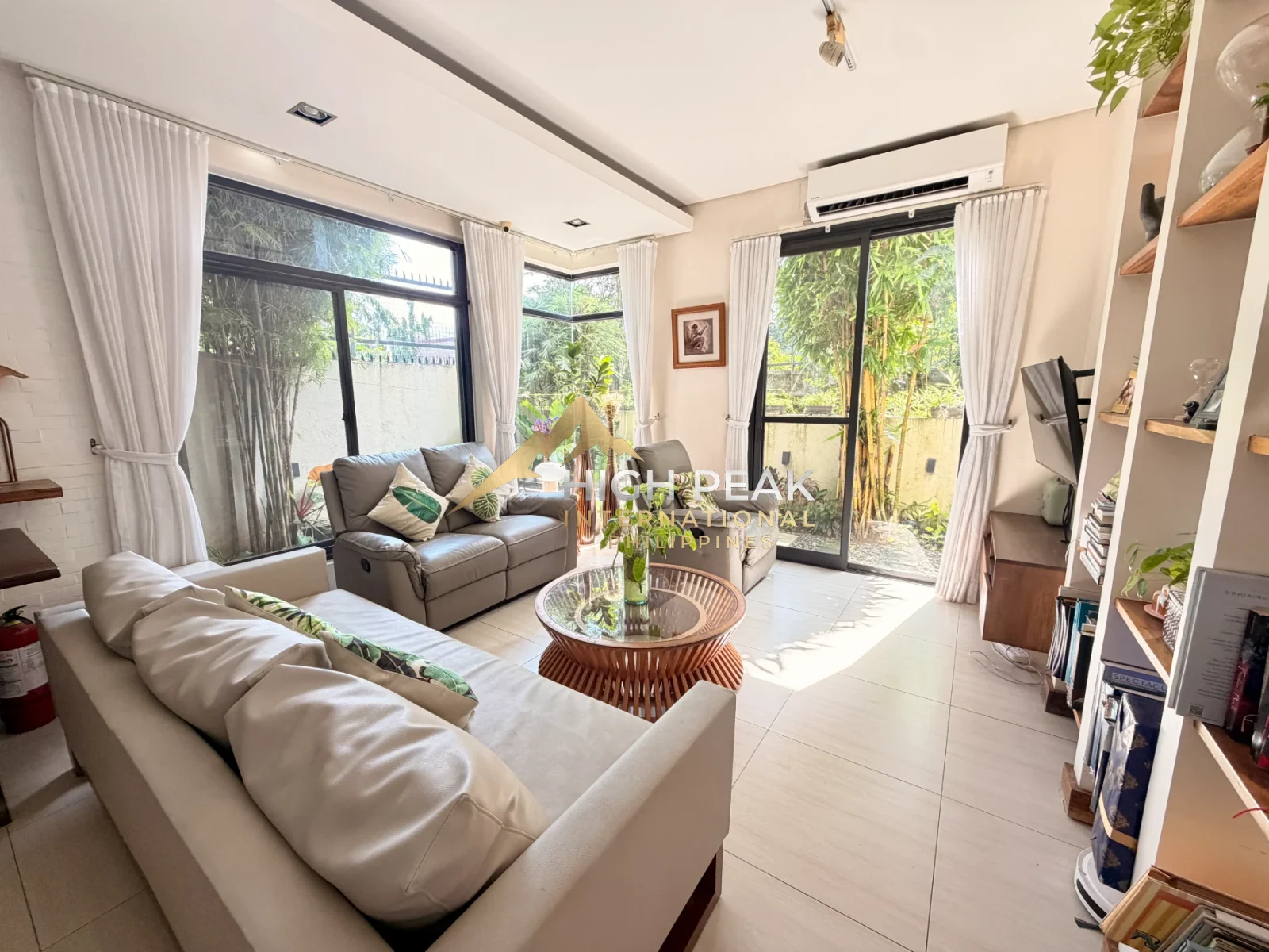 4 bedroom house & lot in Cebu City interior photo 1