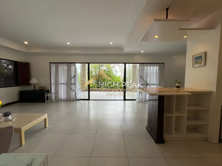 4 bedroom condominium in Mactan Island property exterior