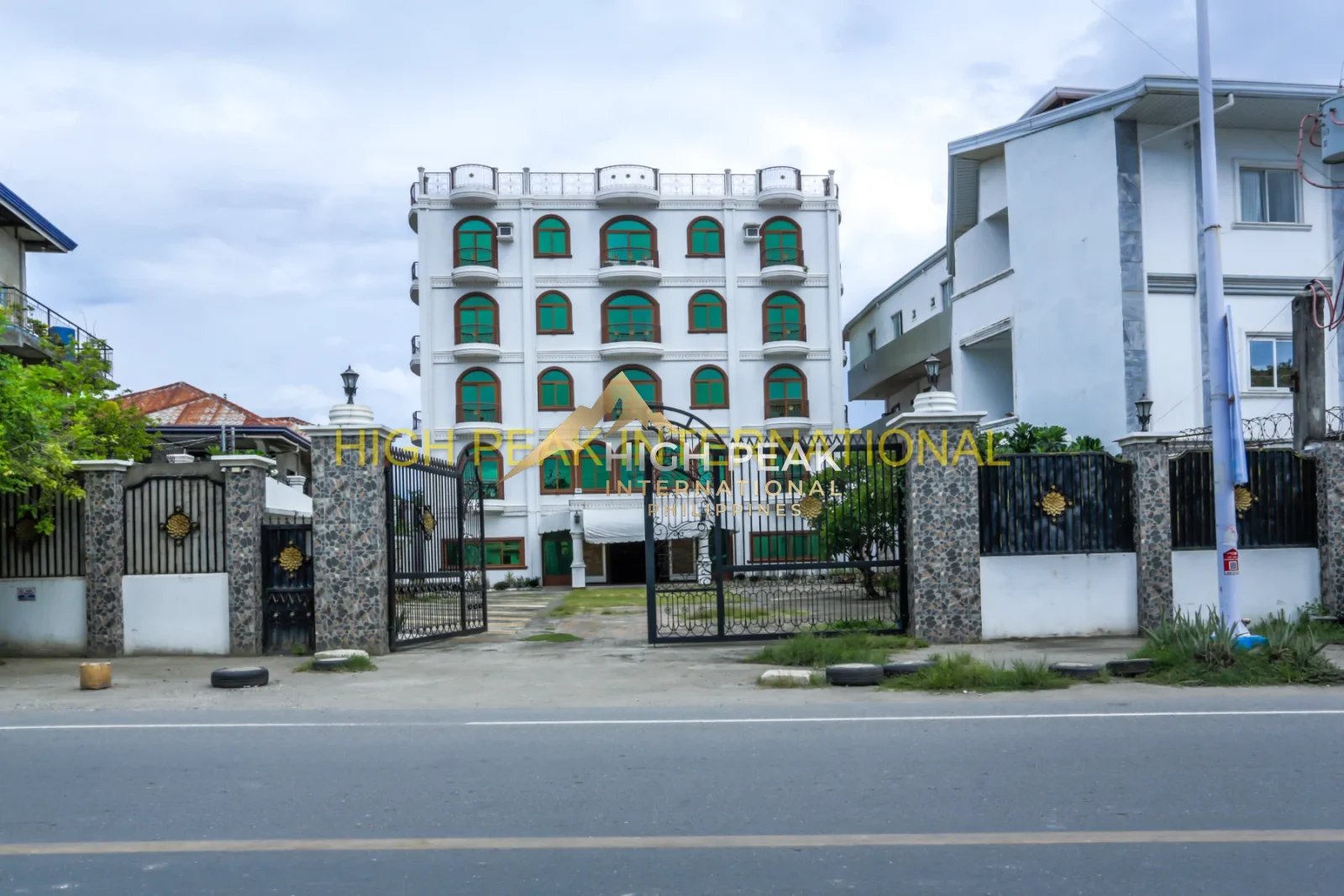 32 bedroom commercial properties in Lapu-Lapu City interior photo 1