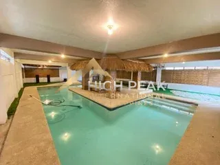 8 bedroom house & lot in Mactan Island property exterior