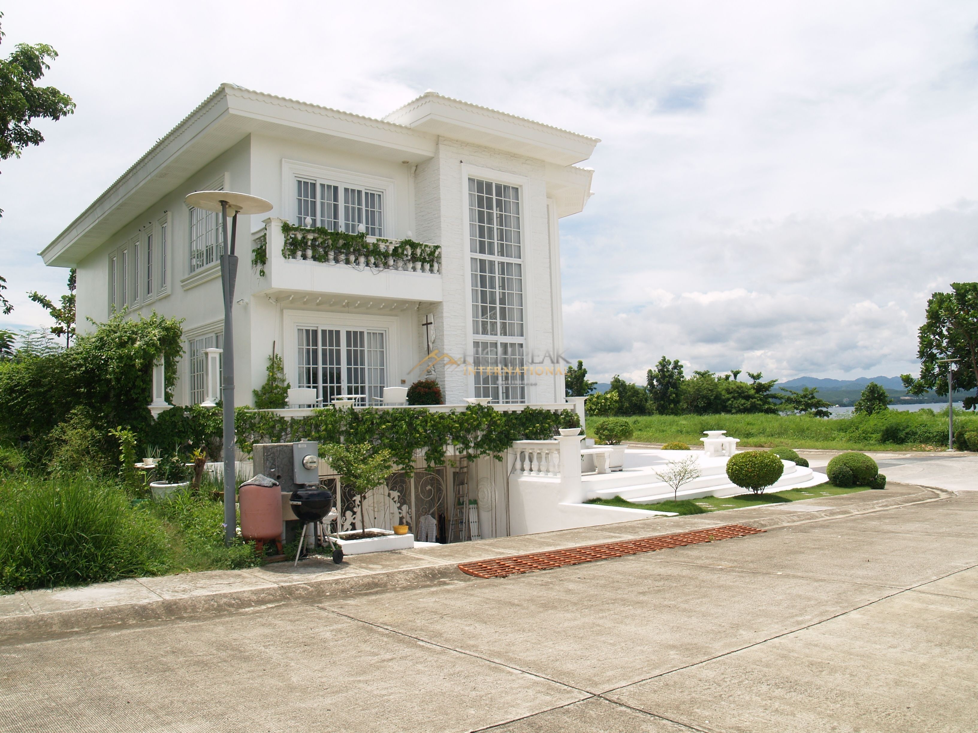 European-Style 5 Bedroom Home with Sea View in Amara, Liloan, photo 3
