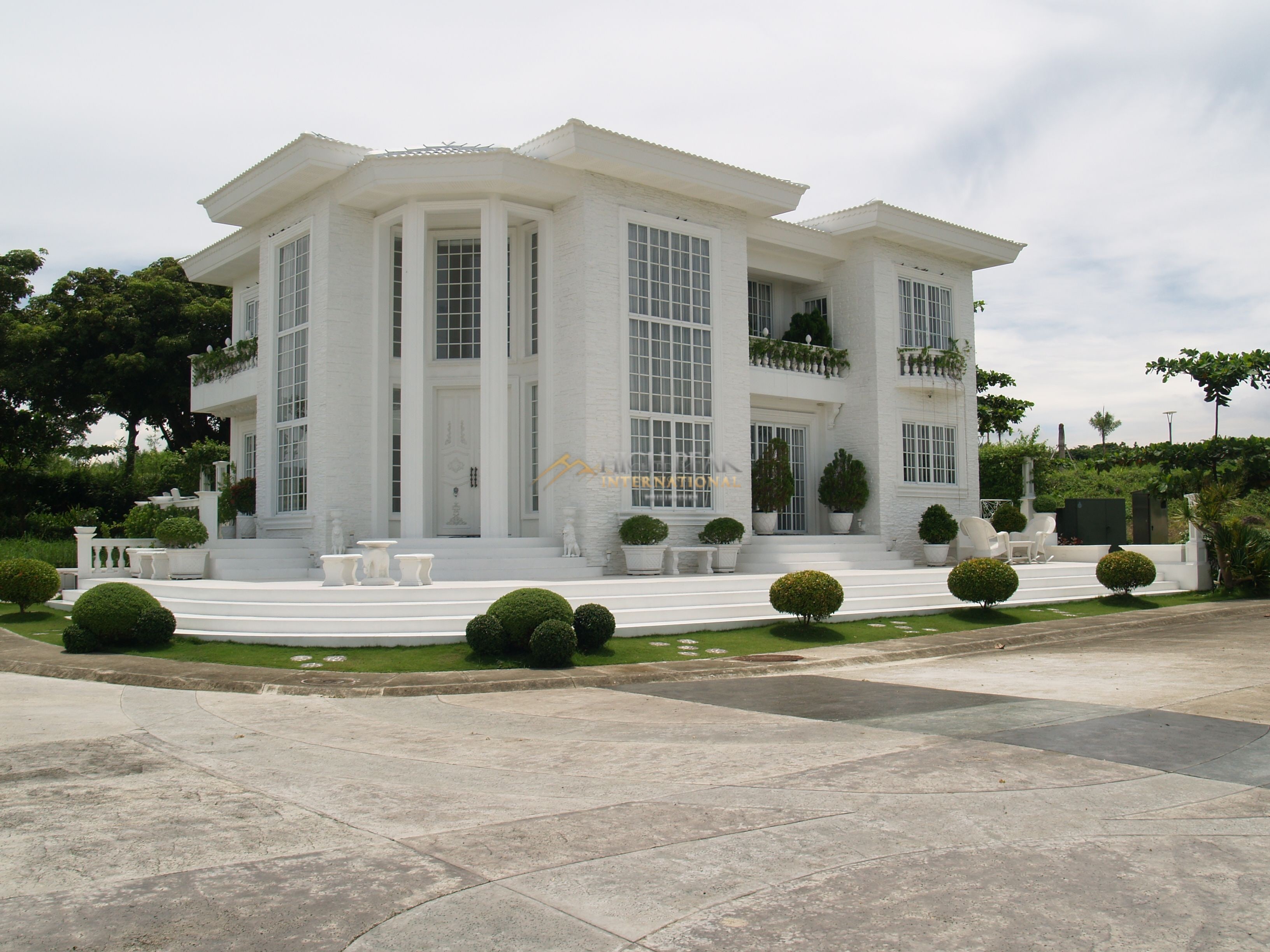 5 bedroom house & lot in Liloan property exterior