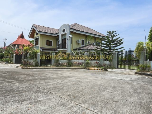 4 bedroom house & lot in Consolacion gallery preview photo 2