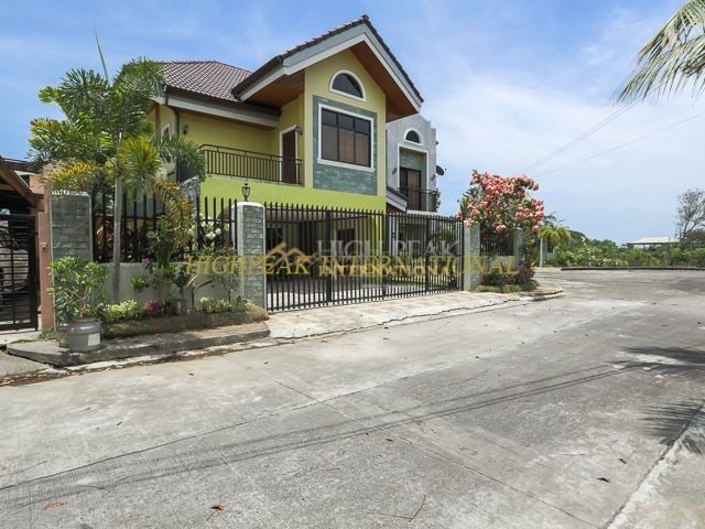 4 bedroom house & lot in Consolacion thumbnail photo 4