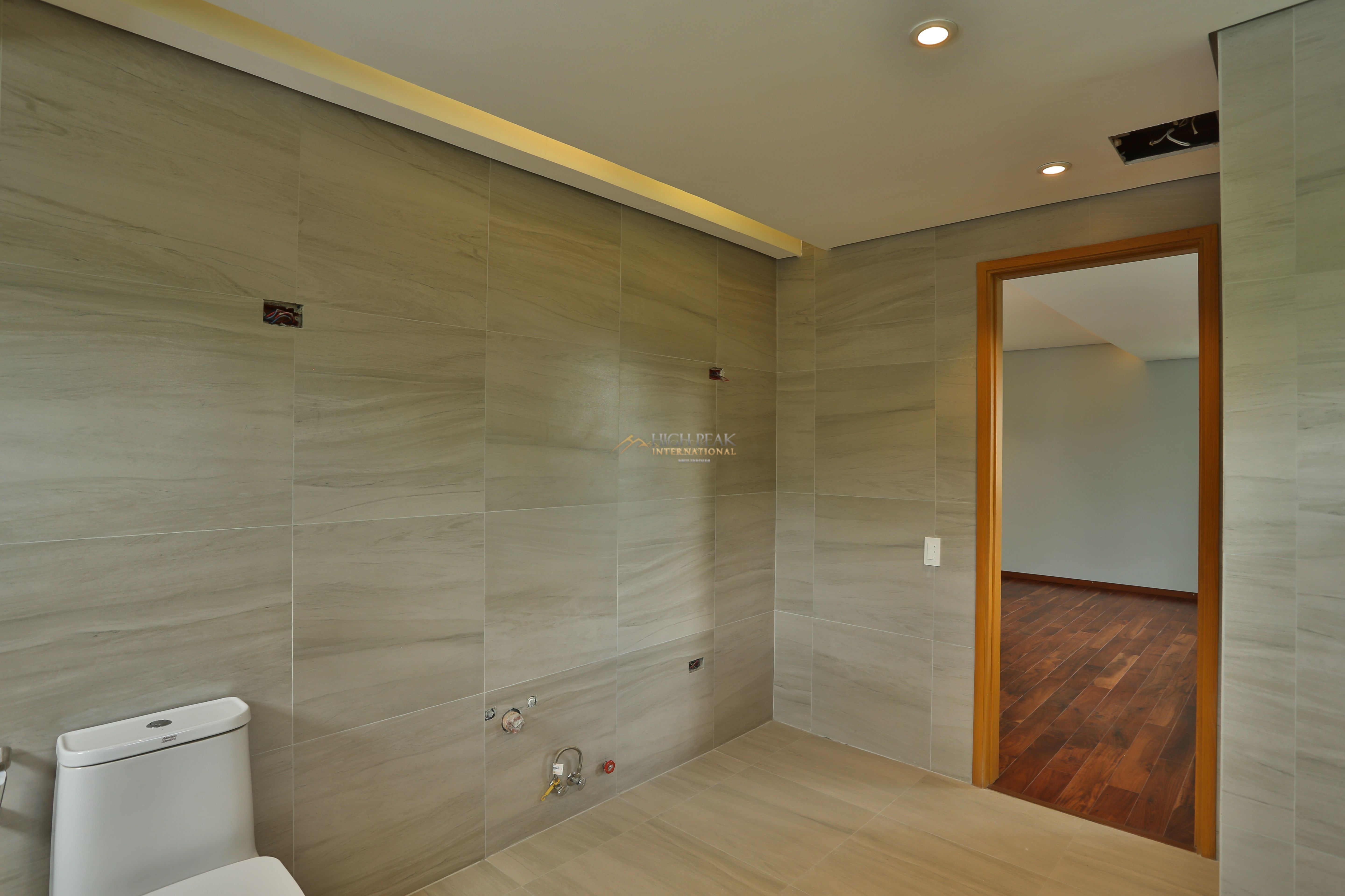 5 bedroom house & lot in Cebu City thumbnail photo 3