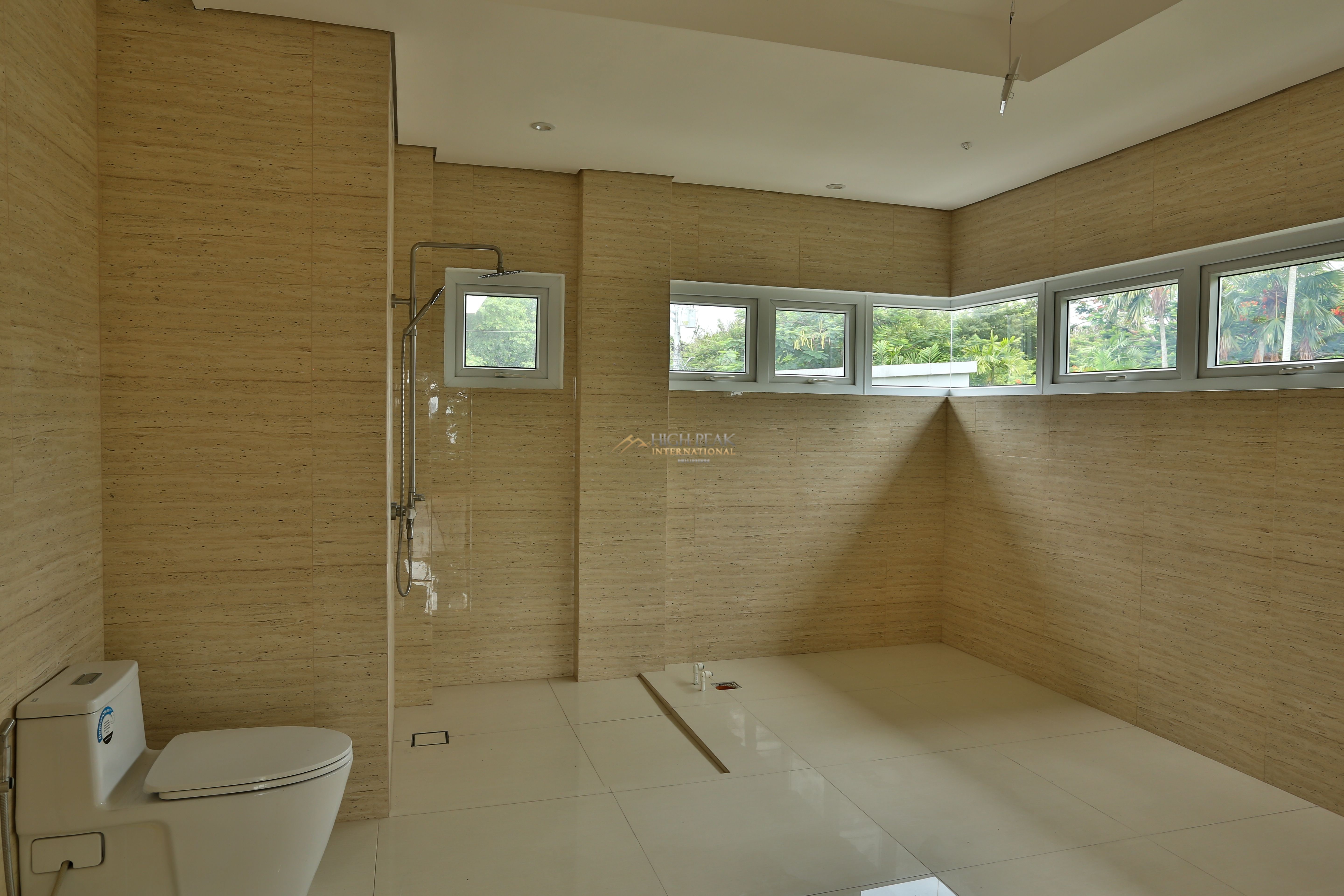 5 bedroom house & lot in Cebu City thumbnail photo 4
