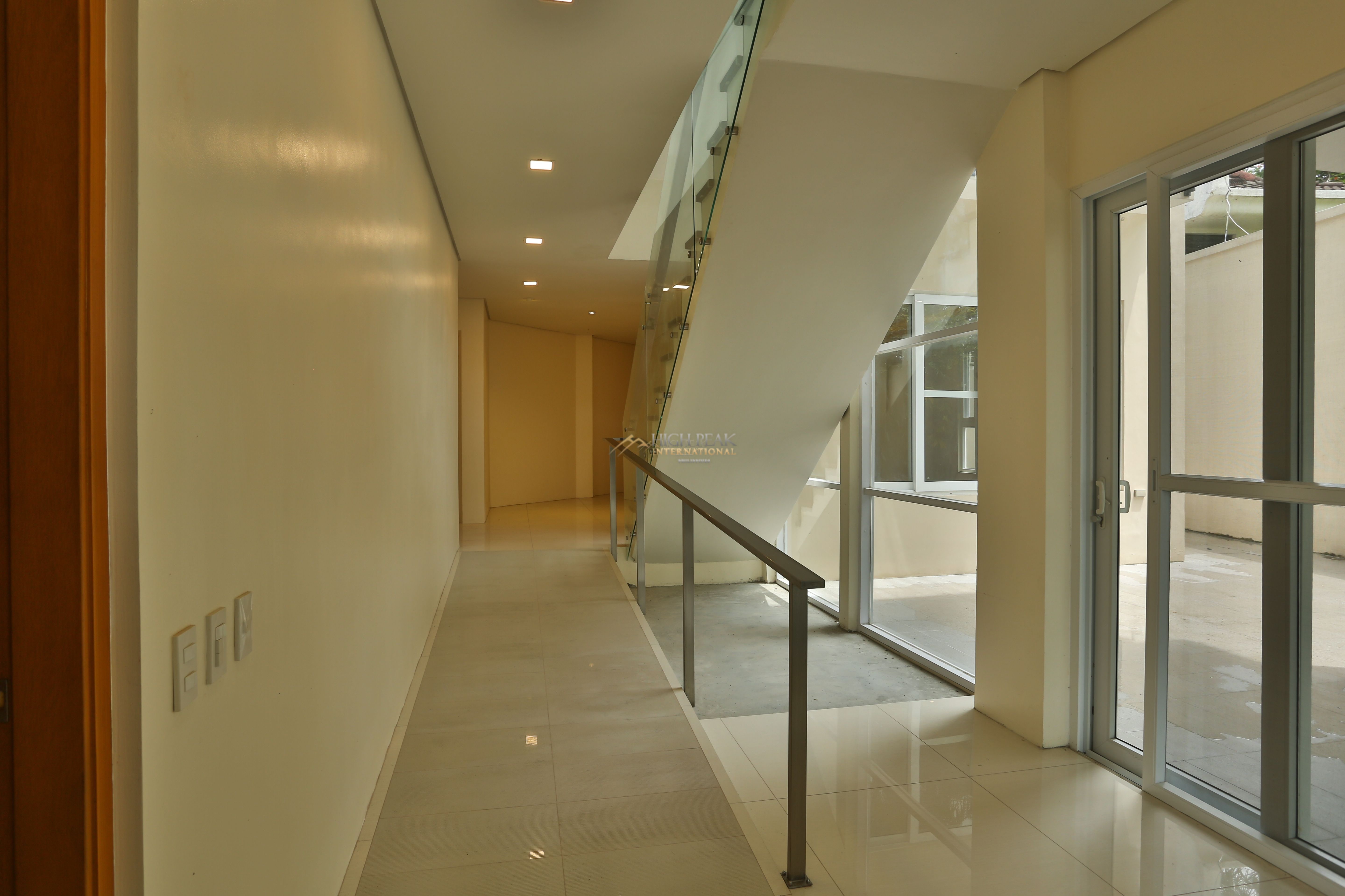 5 bedroom house & lot in Cebu City thumbnail photo 5