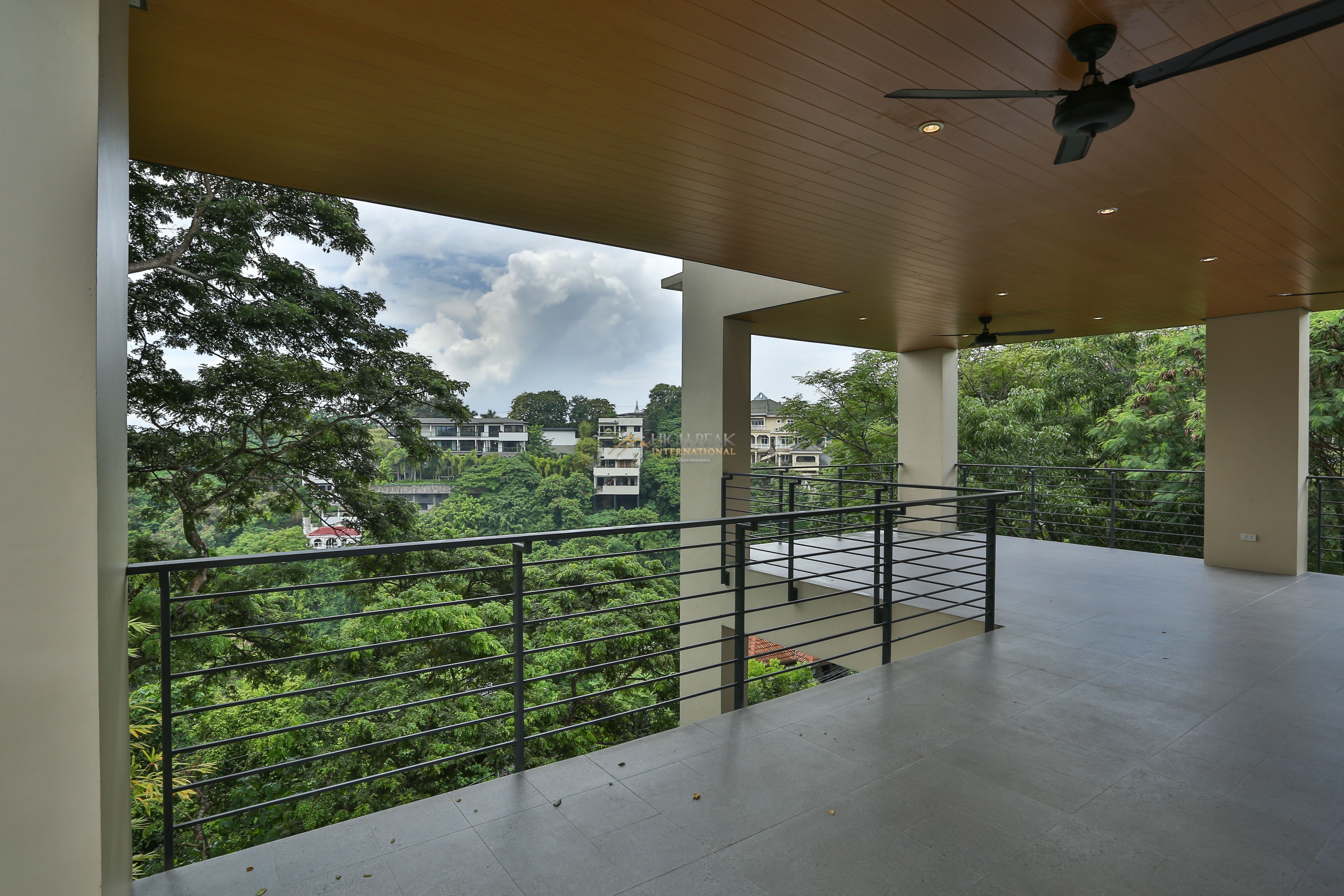 5 bedroom house & lot in Cebu City thumbnail photo 11
