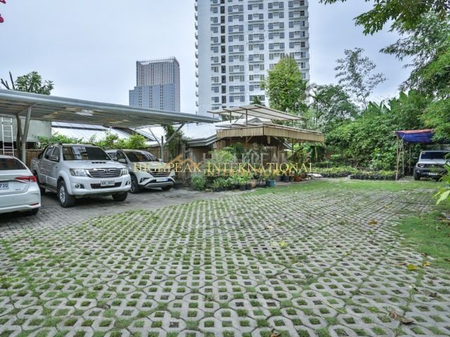 8 bedroom house & lot in Cebu City gallery preview photo 2