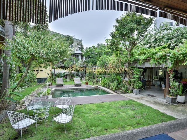 8 bedroom house & lot in Cebu City property exterior