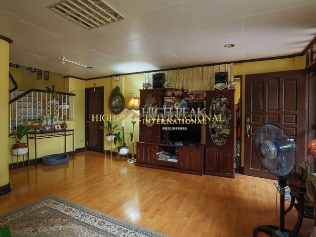 5 bedroom house & lot in Cebu City thumbnail photo 5