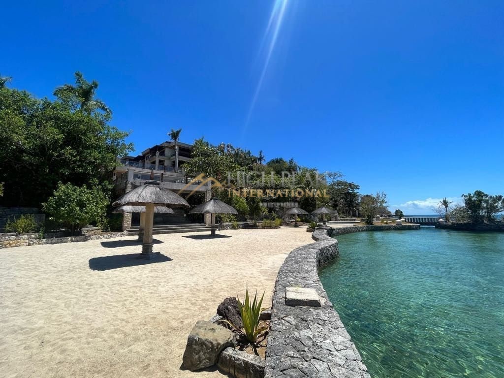 3 bedroom condominium in Mactan Island property exterior