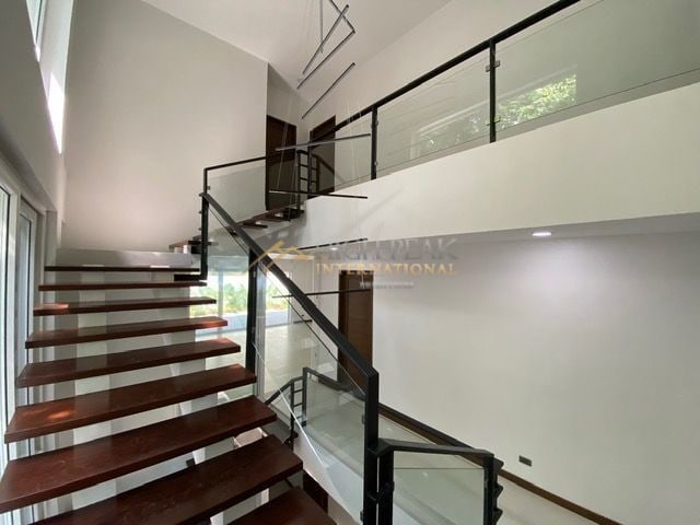 6 bedroom house & lot in Cebu City thumbnail photo 8