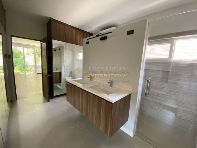 6 bedroom house & lot in Cebu City thumbnail photo 12