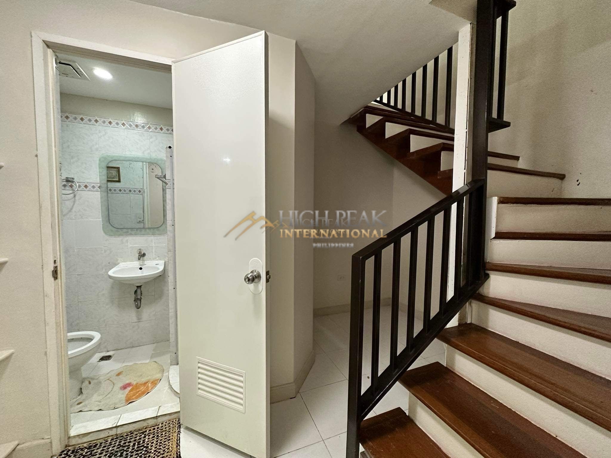 6 bedroom house & lot in Cebu City gallery preview photo 35