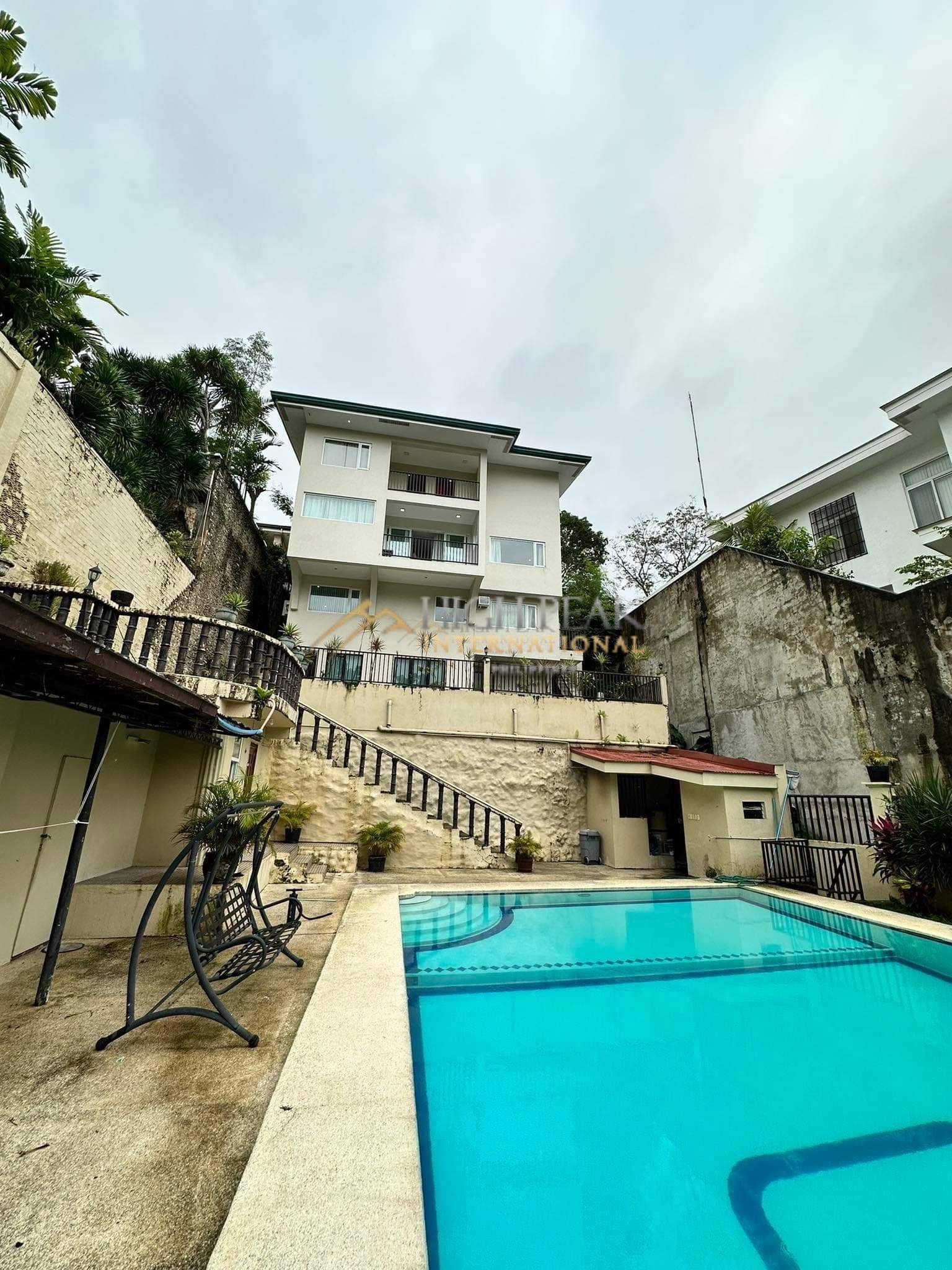 6 bedroom house & lot in Cebu City property exterior
