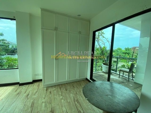 6 bedroom house & lot in Mactan Island thumbnail photo 4